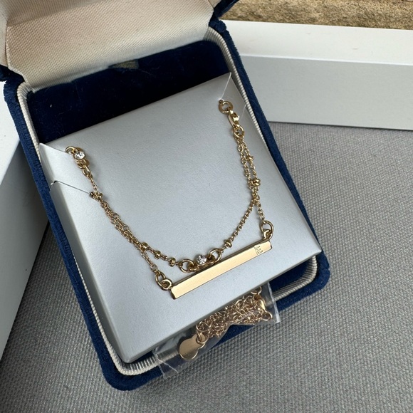 NEW BaubleBar Yellow Gold Personalized Initial “E” Metal Bar Necklace - Picture 4 of 6